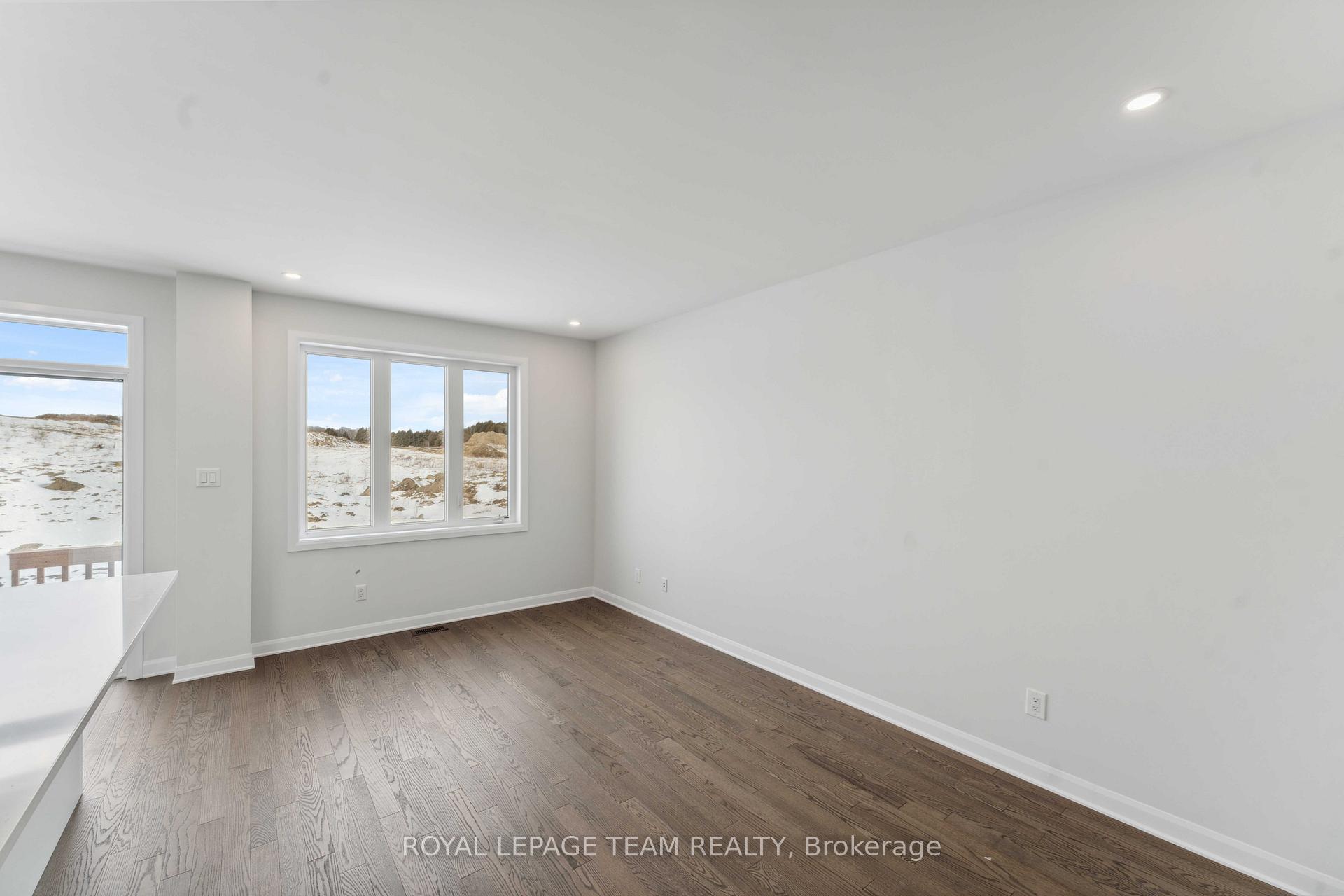 Photo 5 of 136 Invention Boulevard, Ottawa, Kanata - Morgan's Grant/South March — HOMEH
