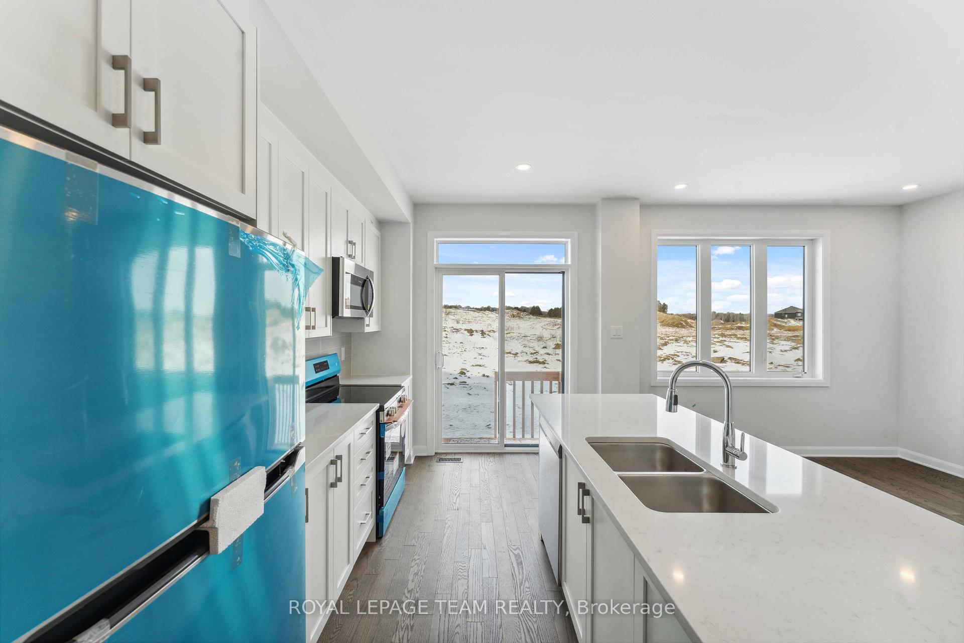 Photo 6 of 136 Invention Boulevard, Ottawa, Kanata - Morgan's Grant/South March — HOMEH