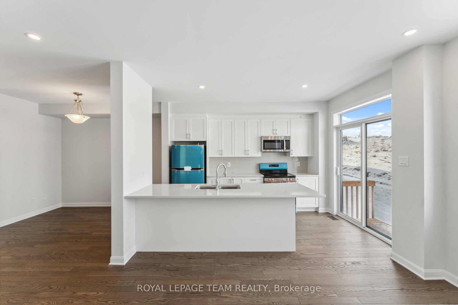 Photo 9 of 136 Invention Boulevard, Ottawa, Kanata - Morgan's Grant/South March — HOMEH