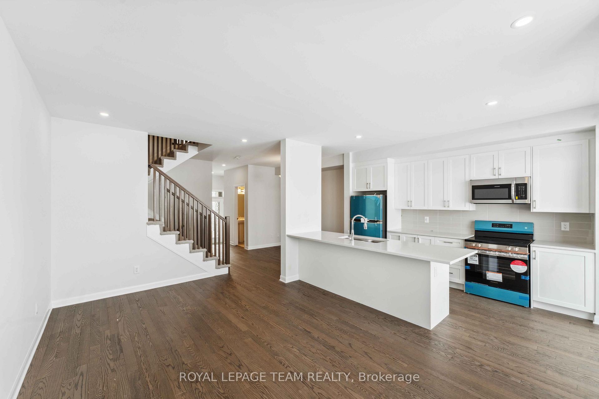 Photo 10 of 136 Invention Boulevard, Ottawa, Kanata - Morgan's Grant/South March — HOMEH