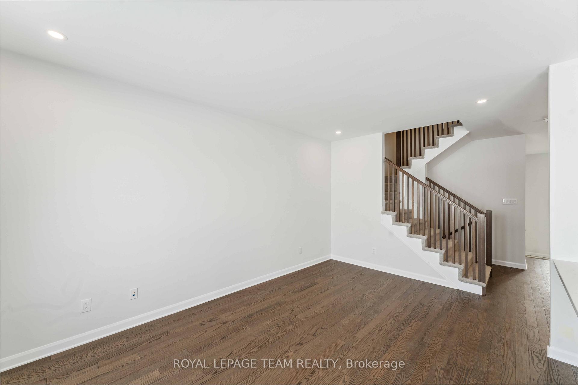 Photo 11 of 136 Invention Boulevard, Ottawa, Kanata - Morgan's Grant/South March — HOMEH