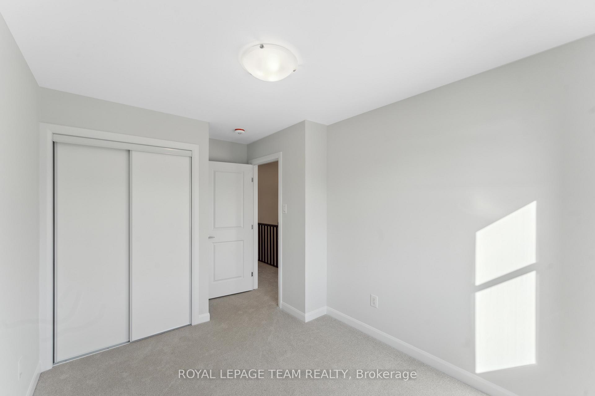 Photo 23 of 136 Invention Boulevard, Ottawa, Kanata - Morgan's Grant/South March — HOMEH