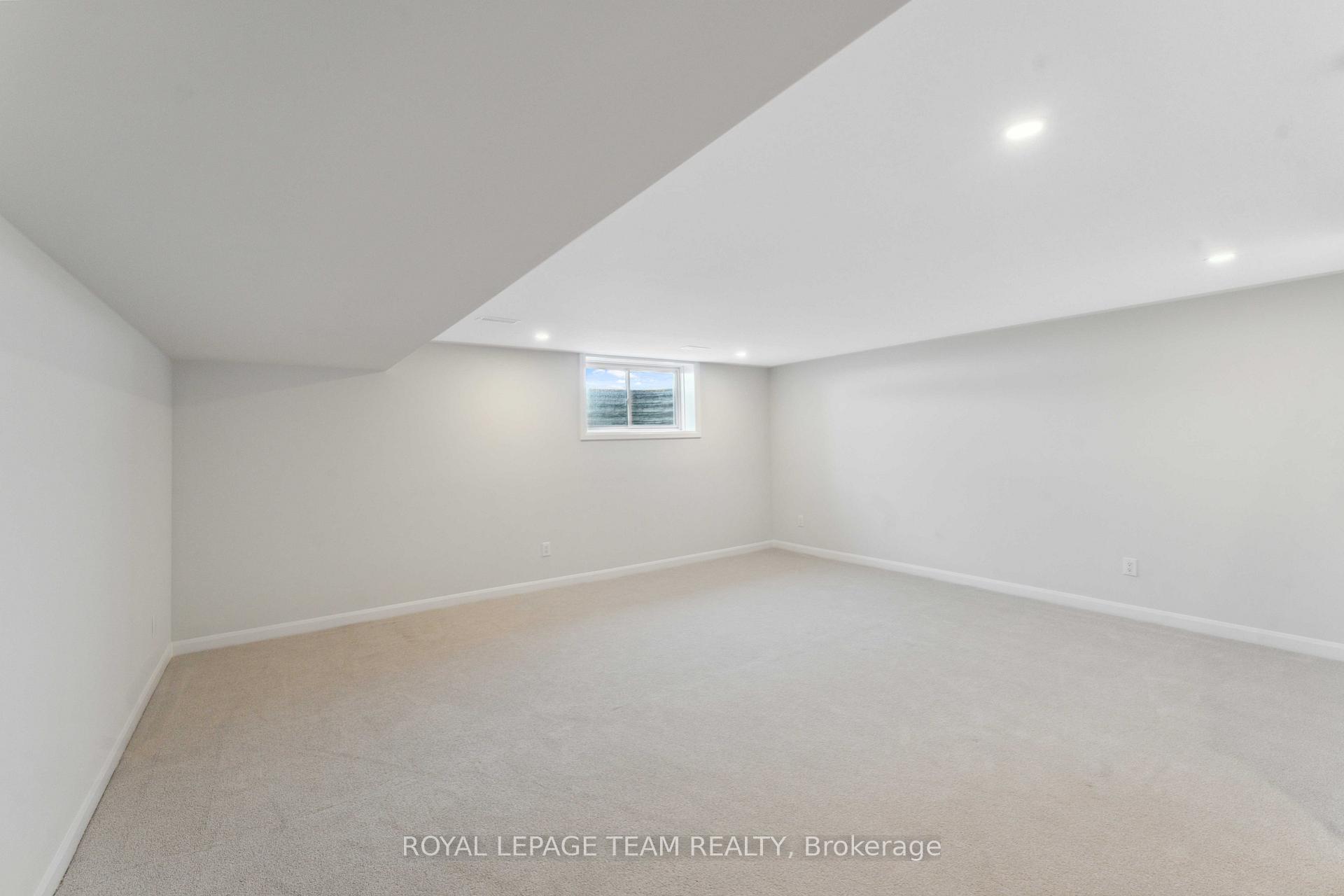 Photo 26 of 136 Invention Boulevard, Ottawa, Kanata - Morgan's Grant/South March — HOMEH