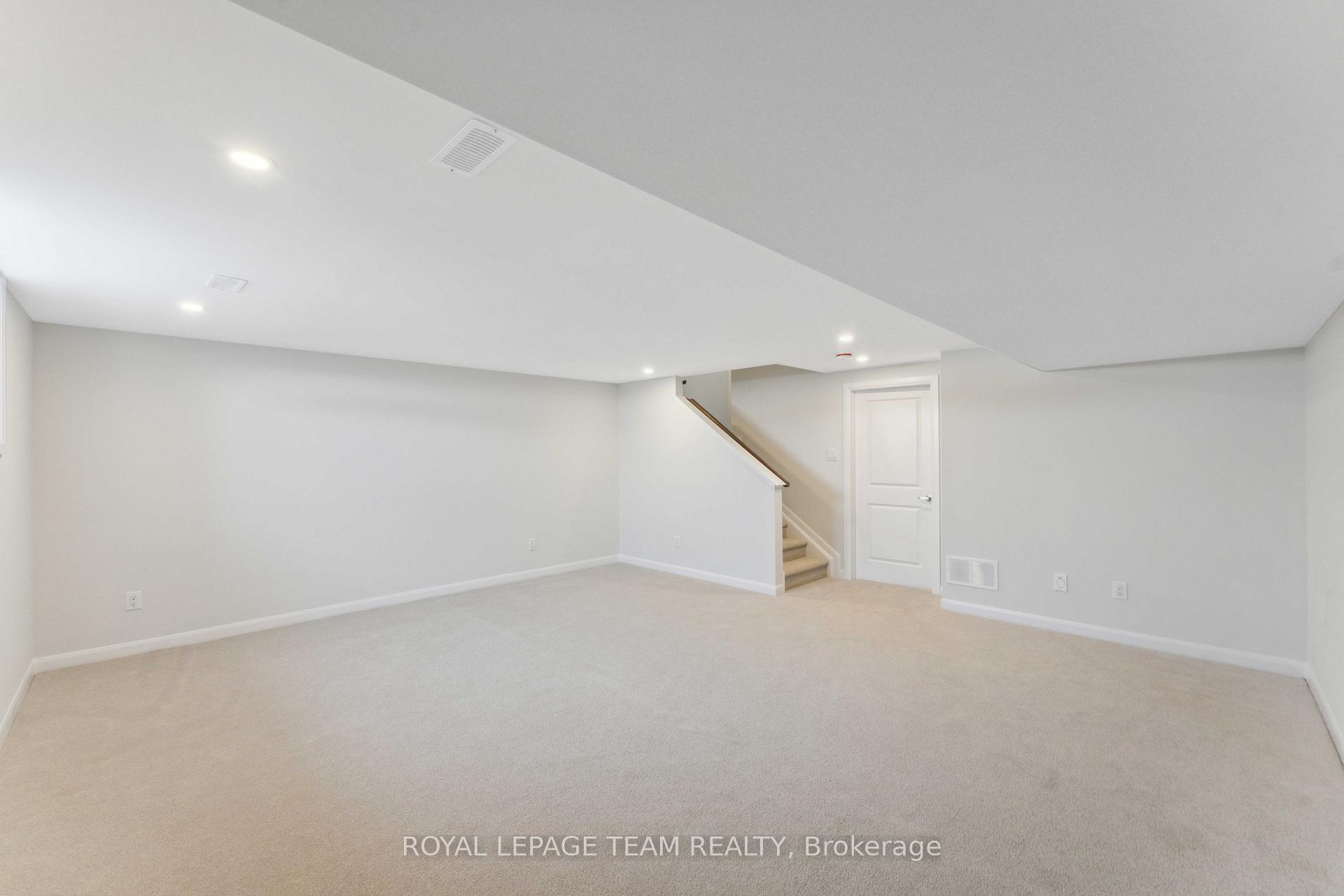 Photo 27 of 136 Invention Boulevard, Ottawa, Kanata - Morgan's Grant/South March — HOMEH