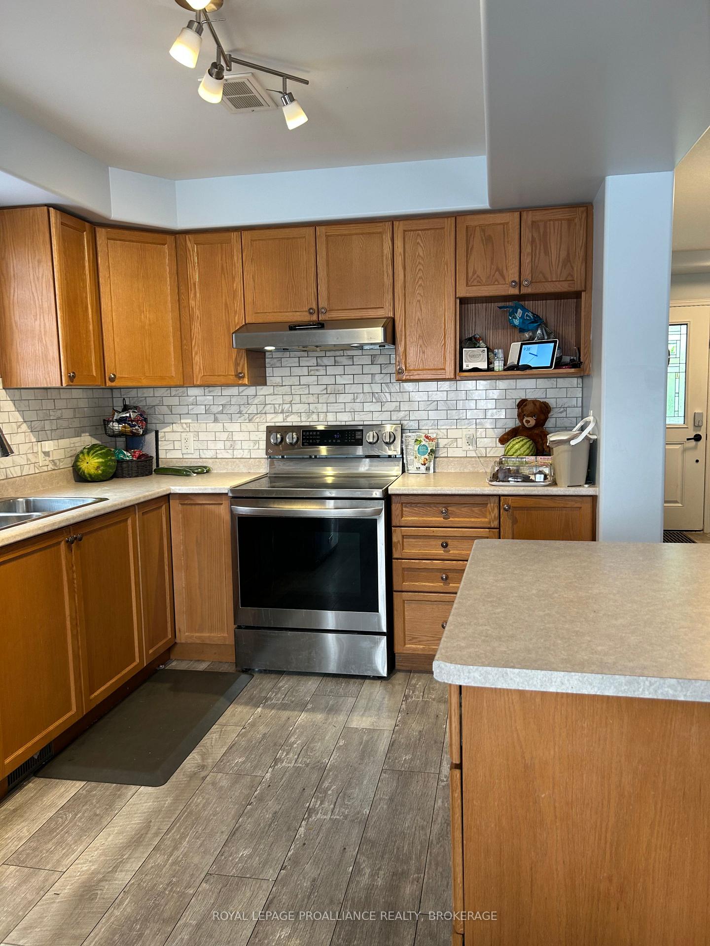 Photo 13 of 1482 Albany Drive, Kingston, City Northwest — HOMEH