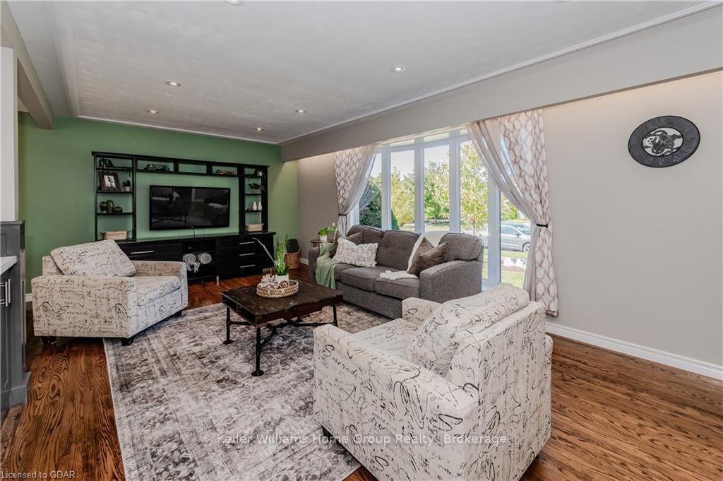 Photo 5 of 49 Strathcona Crescent, Kitchener — HOMEH