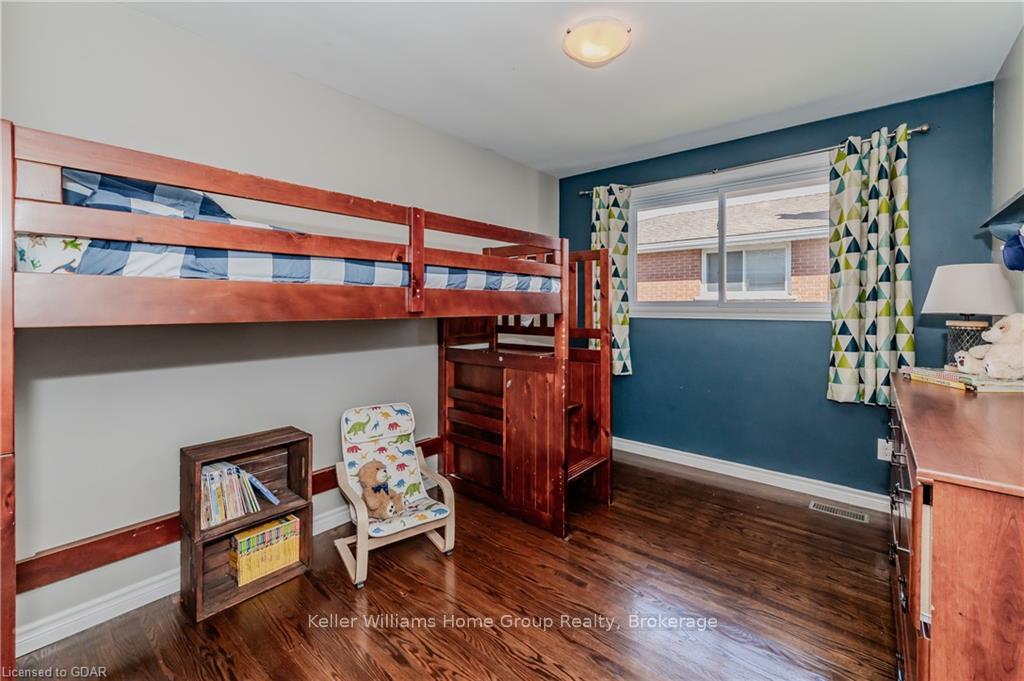 Photo 14 of 49 Strathcona Crescent, Kitchener — HOMEH
