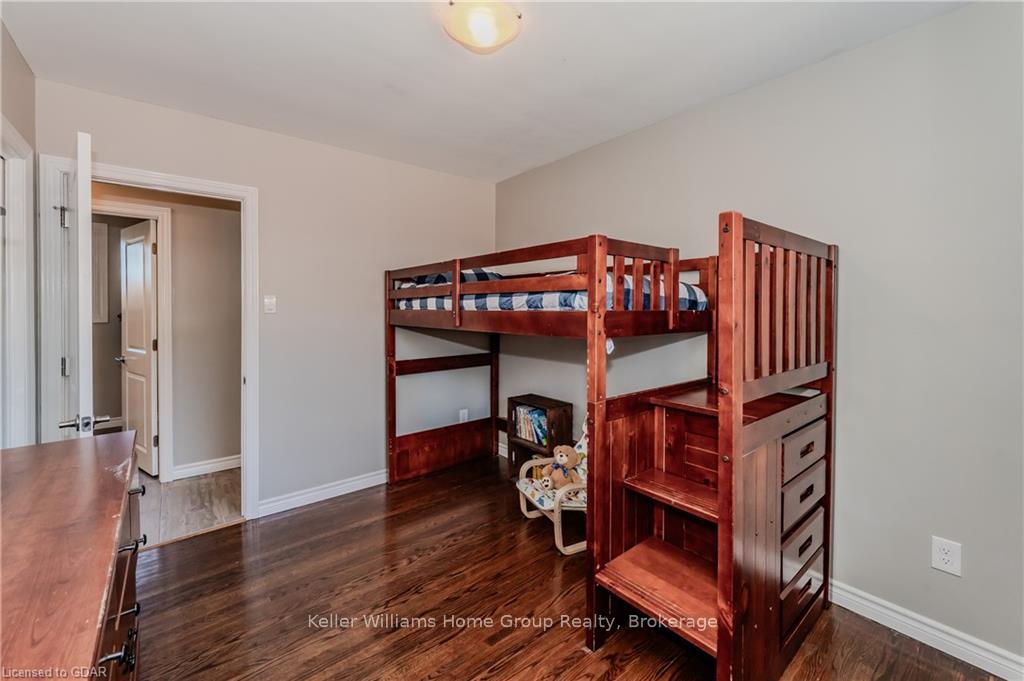 Photo 15 of 49 Strathcona Crescent, Kitchener — HOMEH