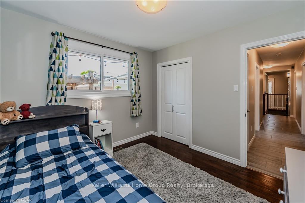 Photo 17 of 49 Strathcona Crescent, Kitchener — HOMEH