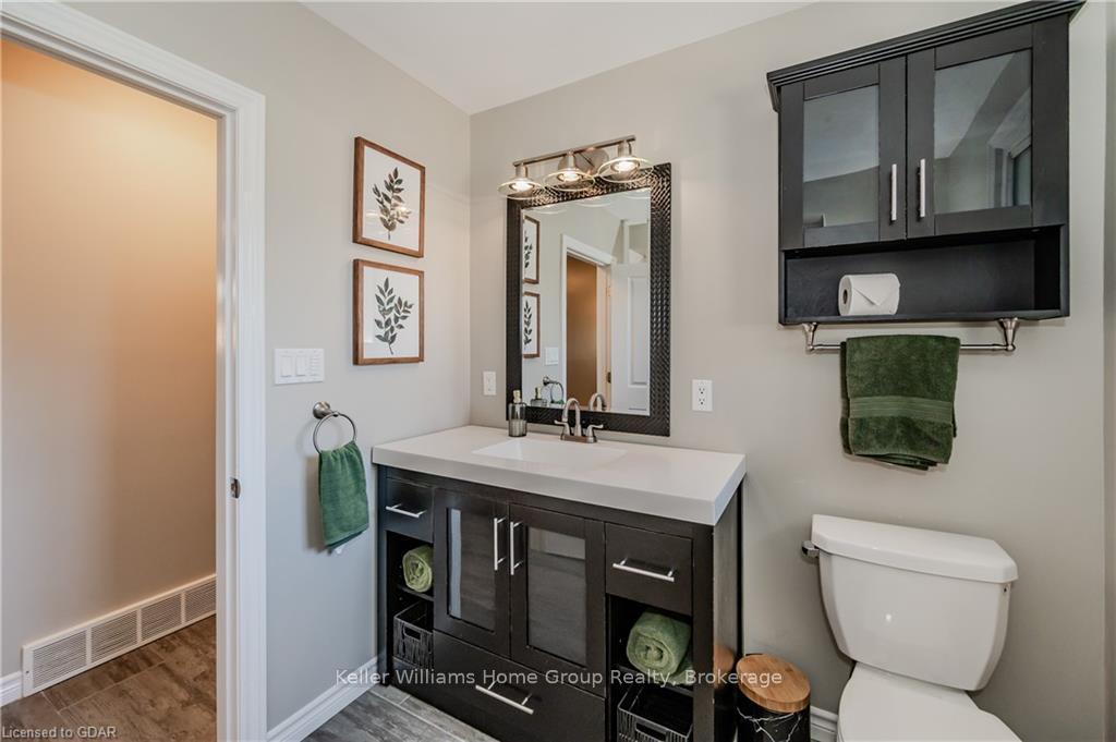 Photo 18 of 49 Strathcona Crescent, Kitchener — HOMEH