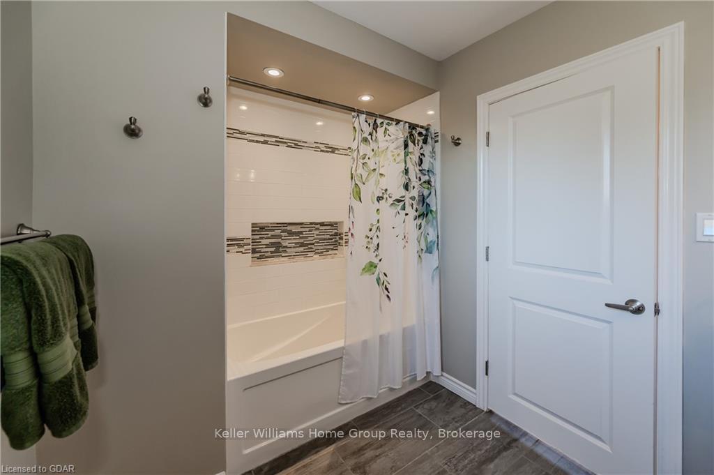 Photo 19 of 49 Strathcona Crescent, Kitchener — HOMEH