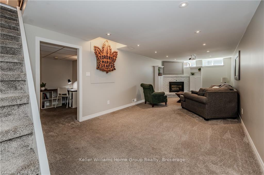 Photo 20 of 49 Strathcona Crescent, Kitchener — HOMEH