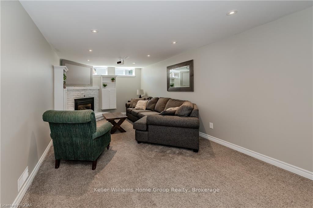 Photo 21 of 49 Strathcona Crescent, Kitchener — HOMEH