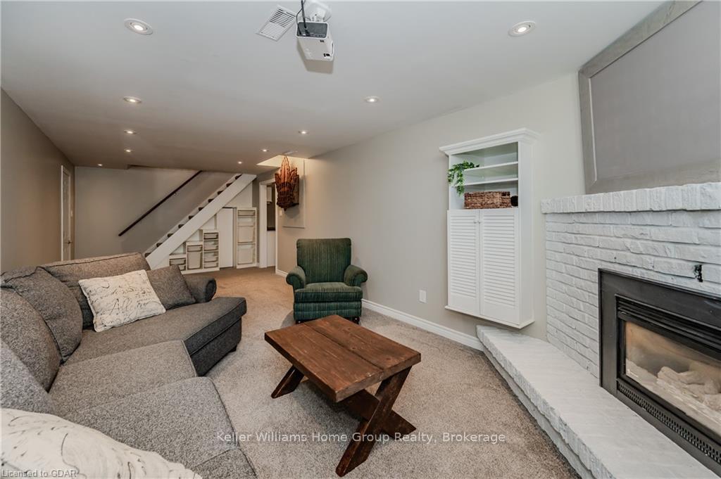 Photo 22 of 49 Strathcona Crescent, Kitchener — HOMEH