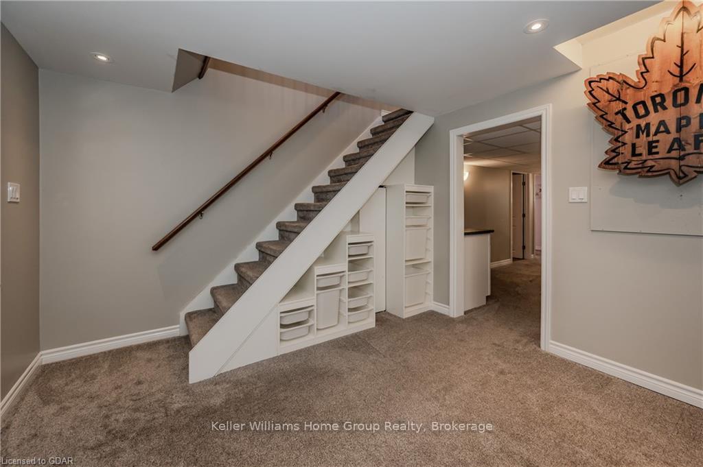 Photo 23 of 49 Strathcona Crescent, Kitchener — HOMEH