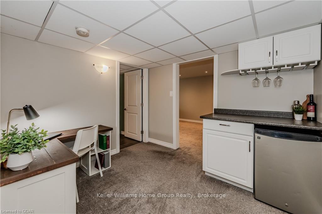 Photo 24 of 49 Strathcona Crescent, Kitchener — HOMEH