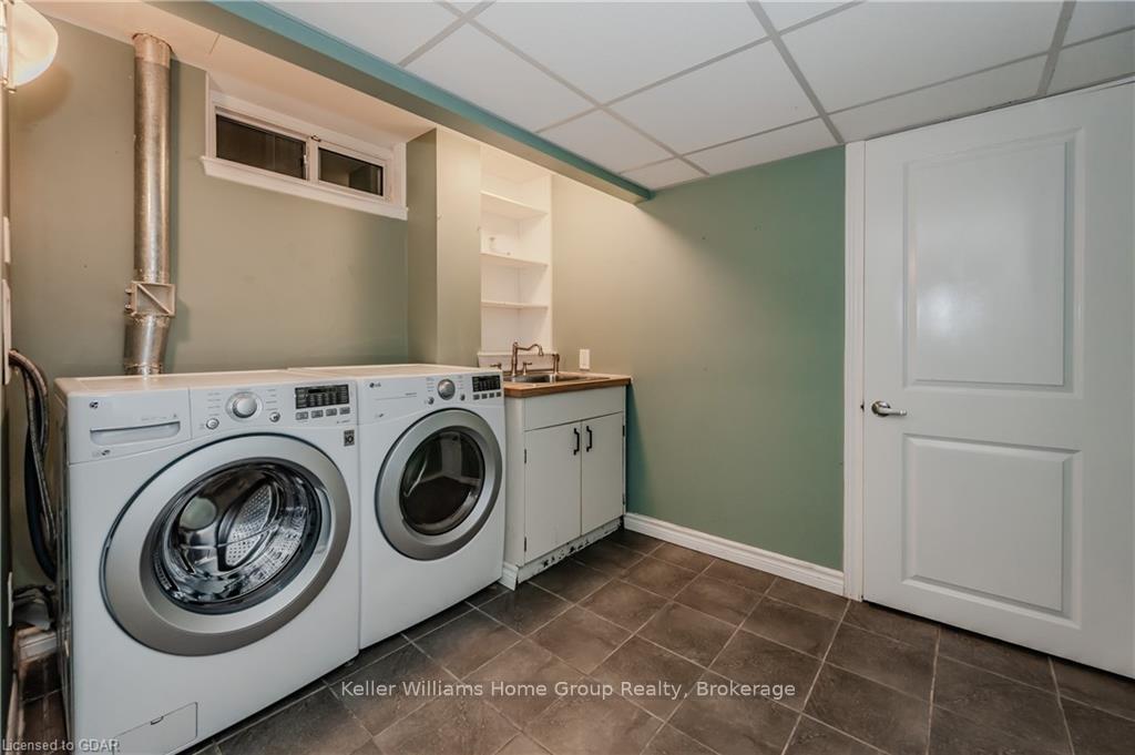 Photo 25 of 49 Strathcona Crescent, Kitchener — HOMEH