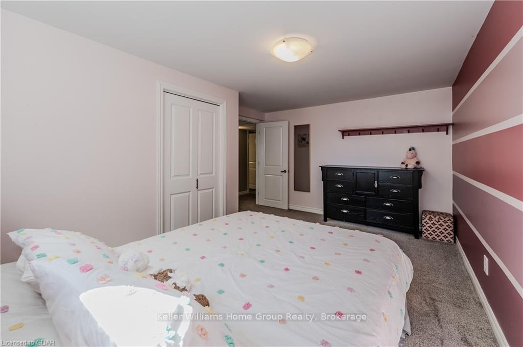 Photo 27 of 49 Strathcona Crescent, Kitchener — HOMEH