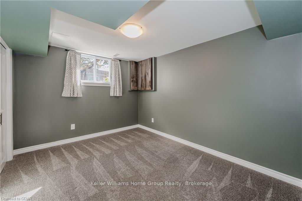 Photo 28 of 49 Strathcona Crescent, Kitchener — HOMEH