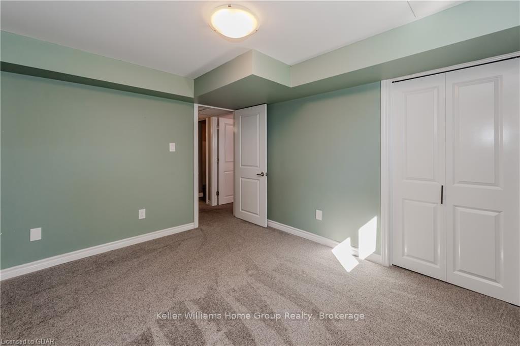 Photo 29 of 49 Strathcona Crescent, Kitchener — HOMEH