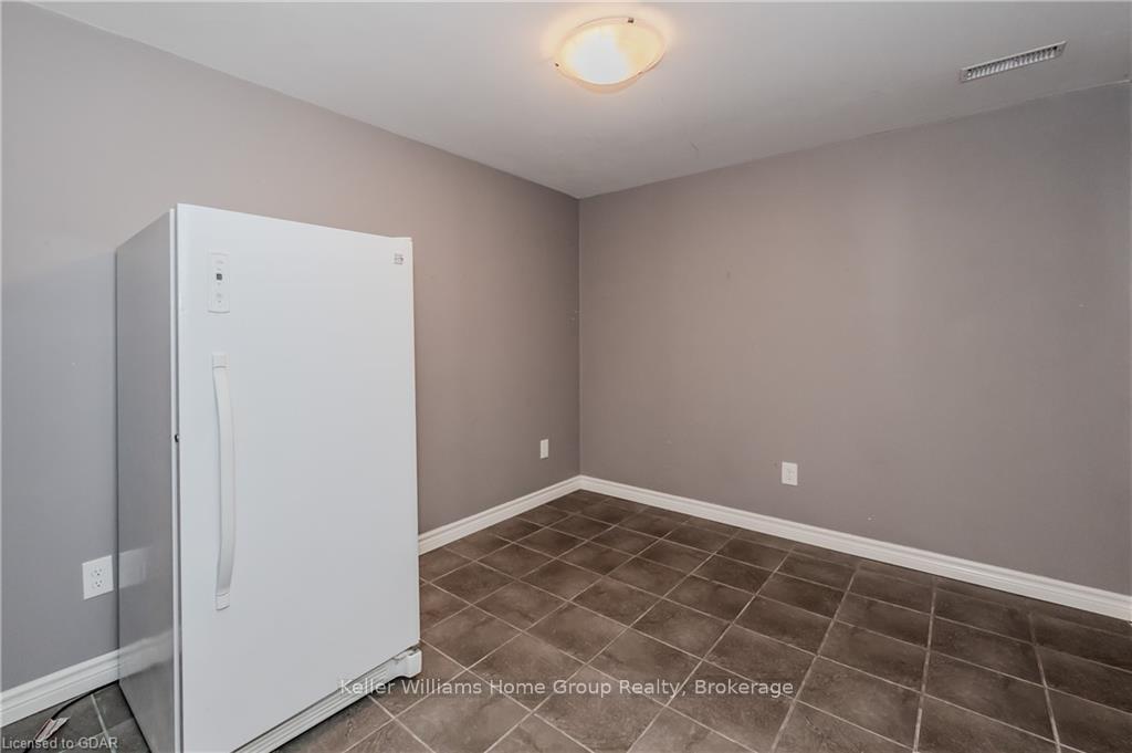 Photo 30 of 49 Strathcona Crescent, Kitchener — HOMEH