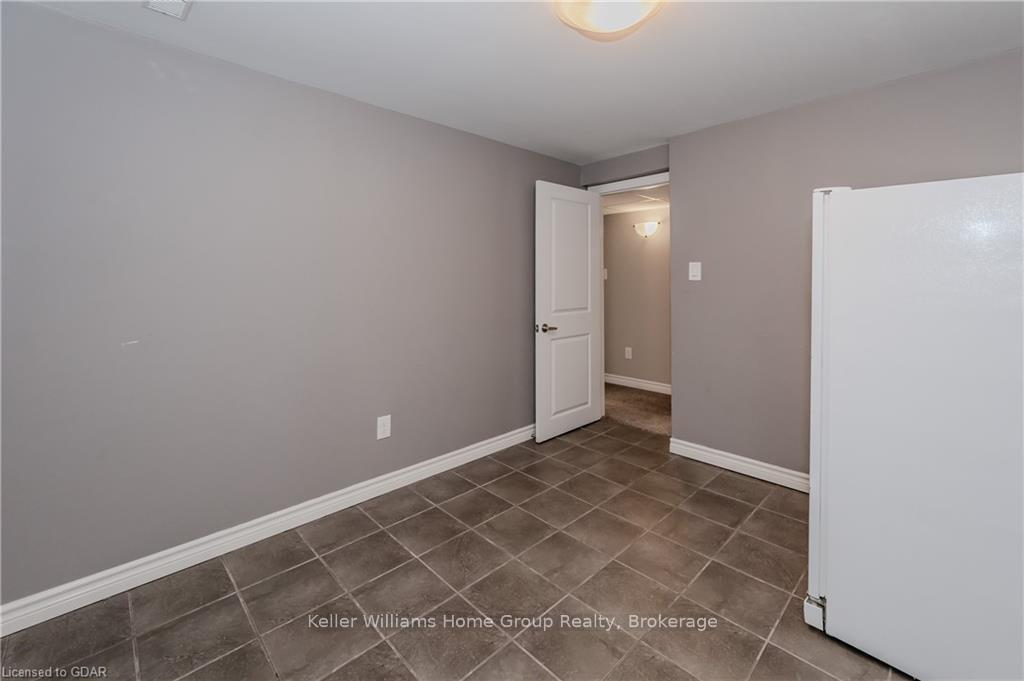 Photo 31 of 49 Strathcona Crescent, Kitchener — HOMEH