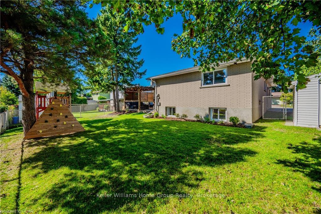 Photo 35 of 49 Strathcona Crescent, Kitchener — HOMEH