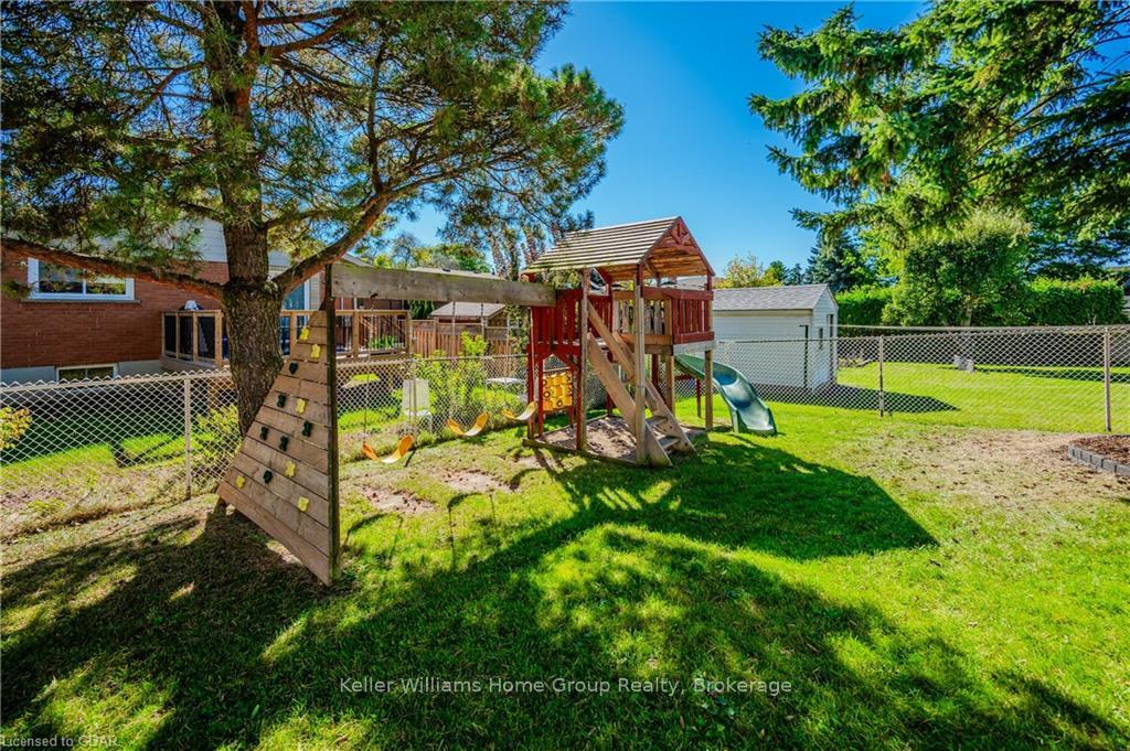 Photo 36 of 49 Strathcona Crescent, Kitchener — HOMEH