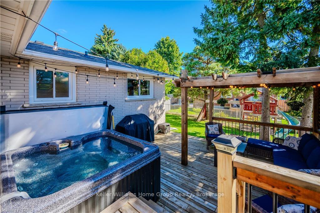 Photo 42 of 49 Strathcona Crescent, Kitchener — HOMEH