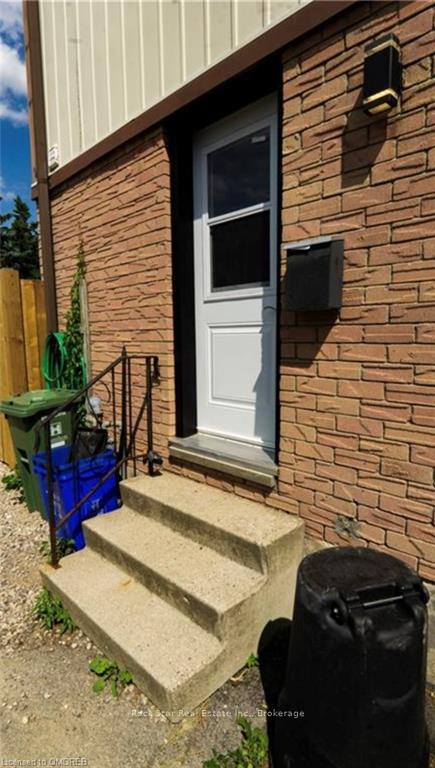 Photo 2 of Unit LOWER UNIT, 54 Nordale Crescent, Hamilton, Stoney Creek Mountain — HOMEH
