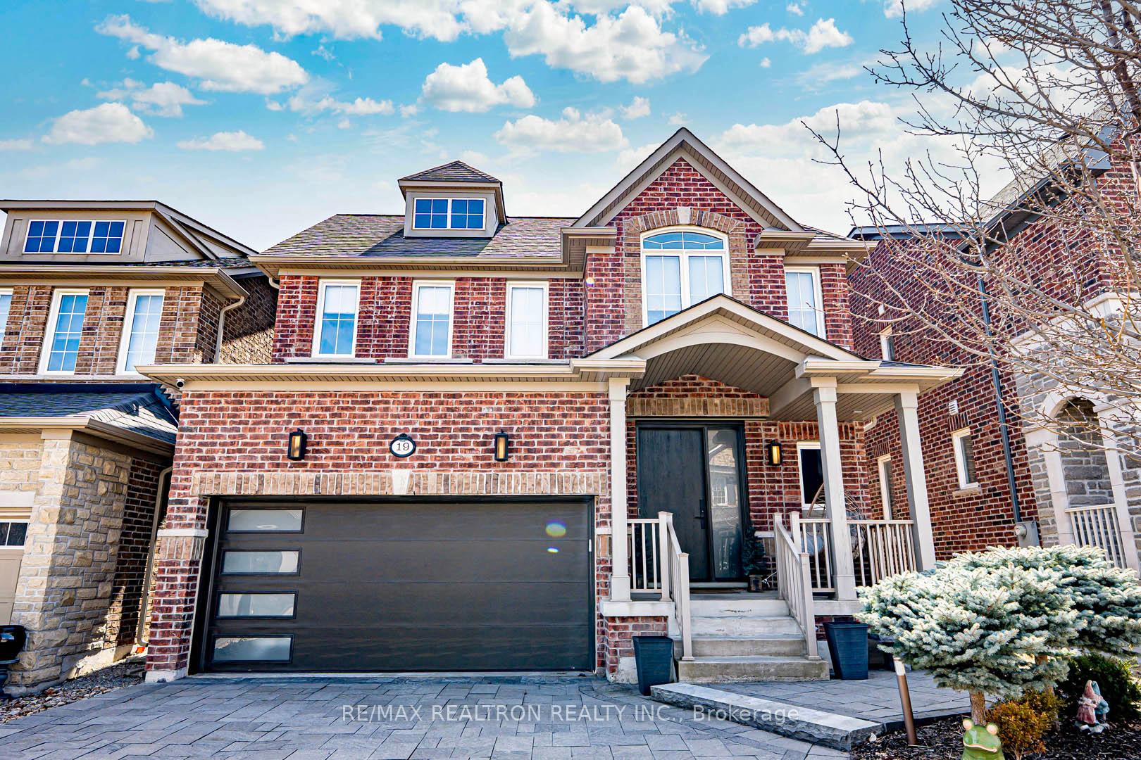 Photo 1 of 19 Duke Of Cornwall Drive, Markham, Victoria Square — HOMEH