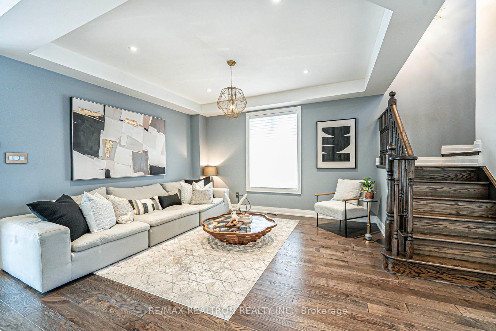 Photo 5 of 19 Duke Of Cornwall Drive, Markham, Victoria Square — HOMEH