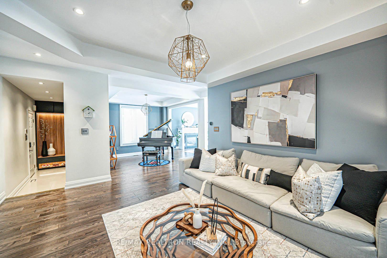 Photo 6 of 19 Duke Of Cornwall Drive, Markham, Victoria Square — HOMEH