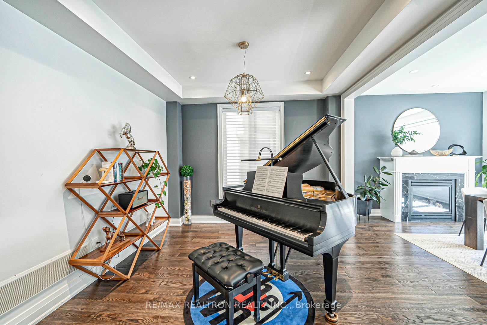 Photo 7 of 19 Duke Of Cornwall Drive, Markham, Victoria Square — HOMEH