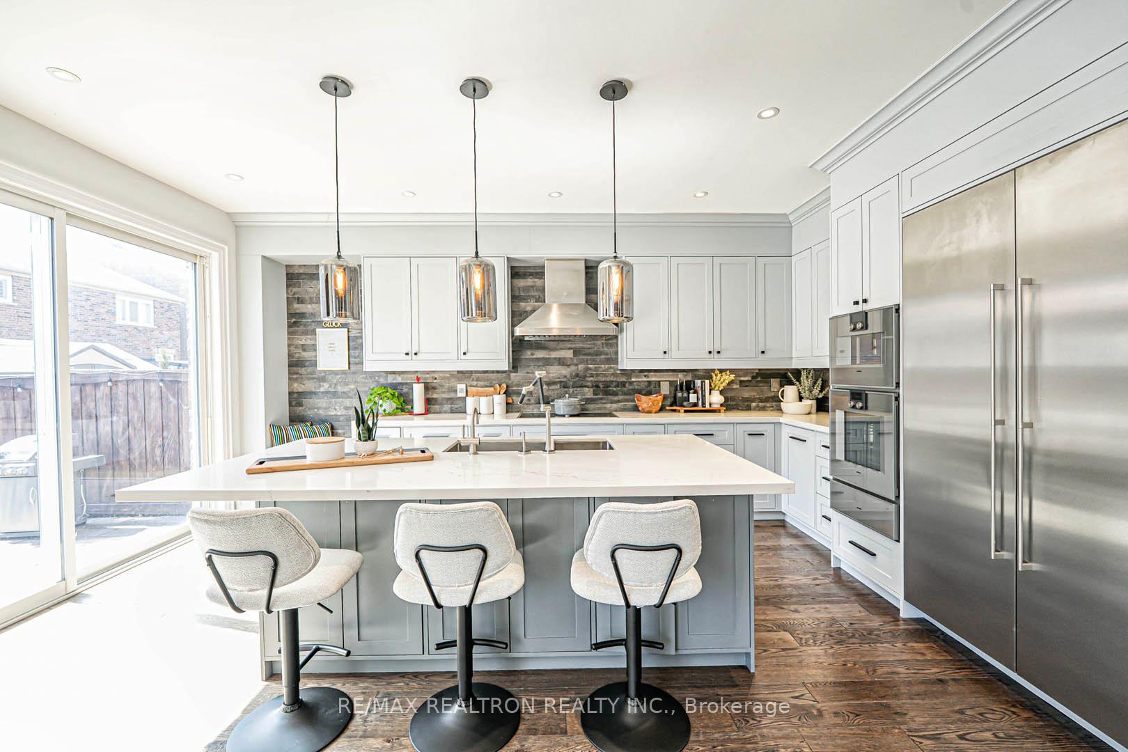 Photo 11 of 19 Duke Of Cornwall Drive, Markham, Victoria Square — HOMEH