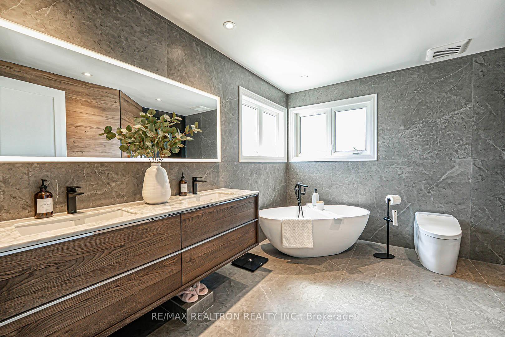 Photo 21 of 19 Duke Of Cornwall Drive, Markham, Victoria Square — HOMEH