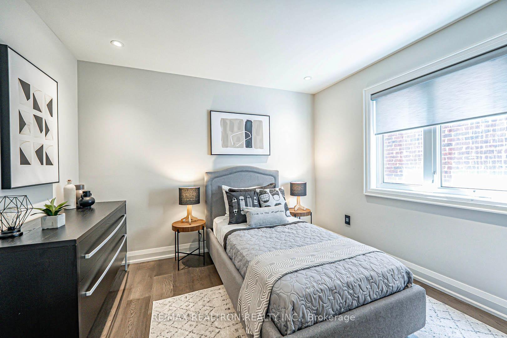 Photo 24 of 19 Duke Of Cornwall Drive, Markham, Victoria Square — HOMEH