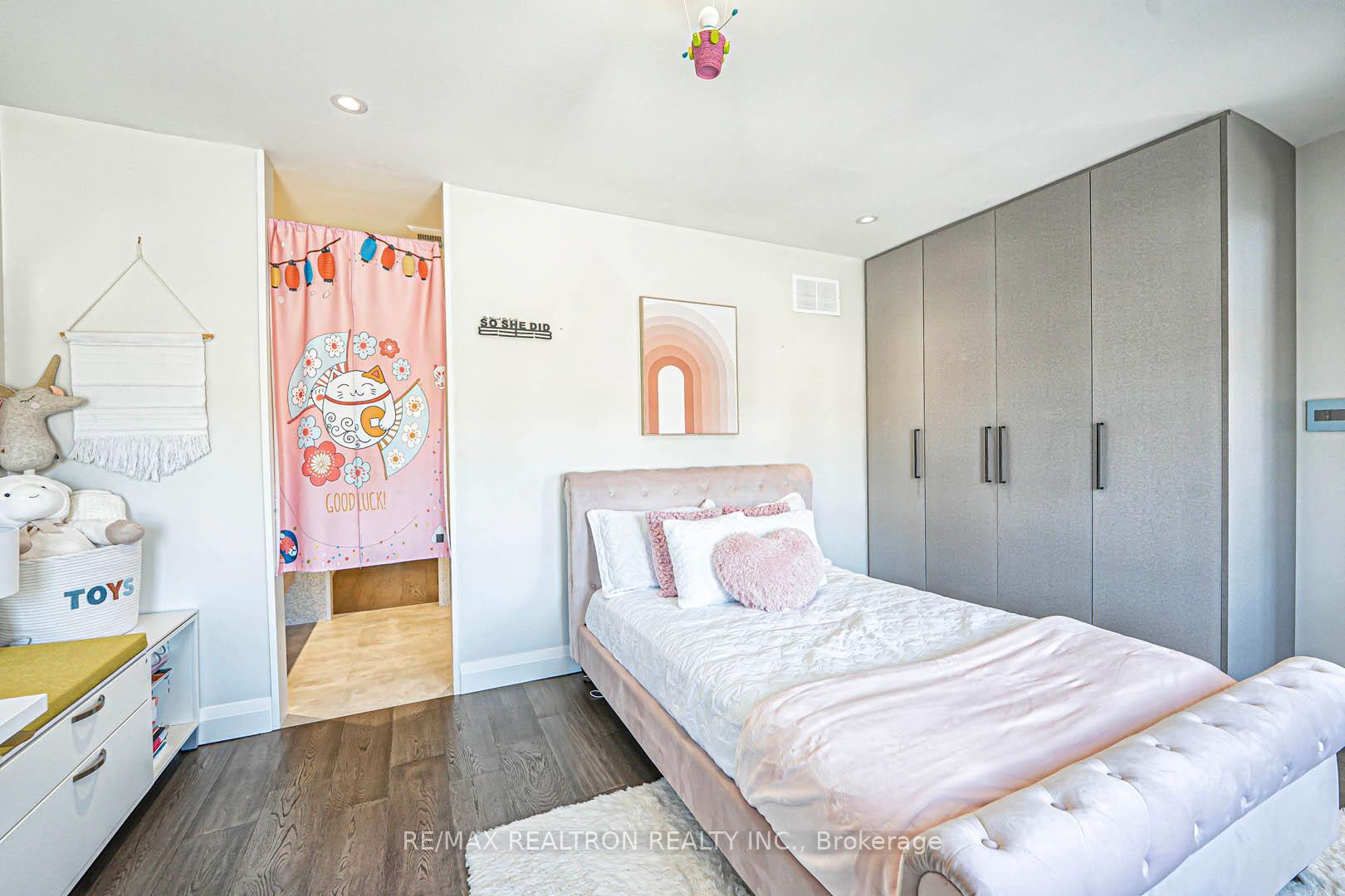 Photo 27 of 19 Duke Of Cornwall Drive, Markham, Victoria Square — HOMEH