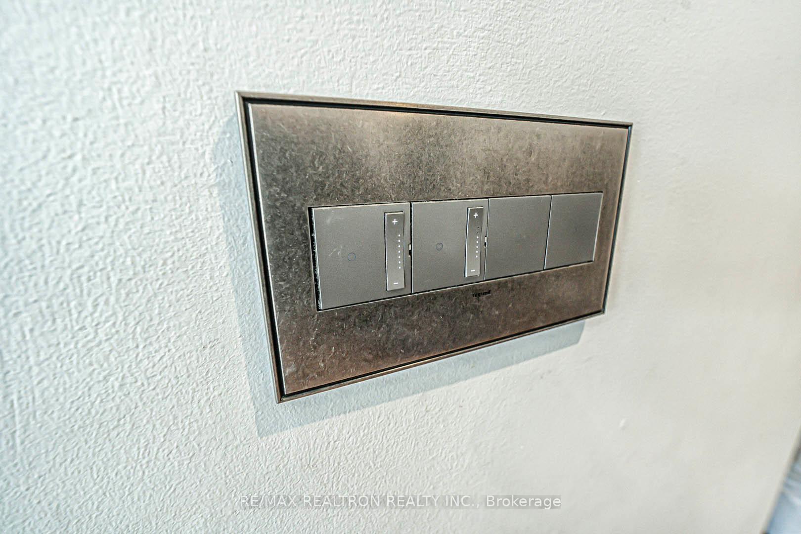 Photo 37 of 19 Duke Of Cornwall Drive, Markham, Victoria Square — HOMEH