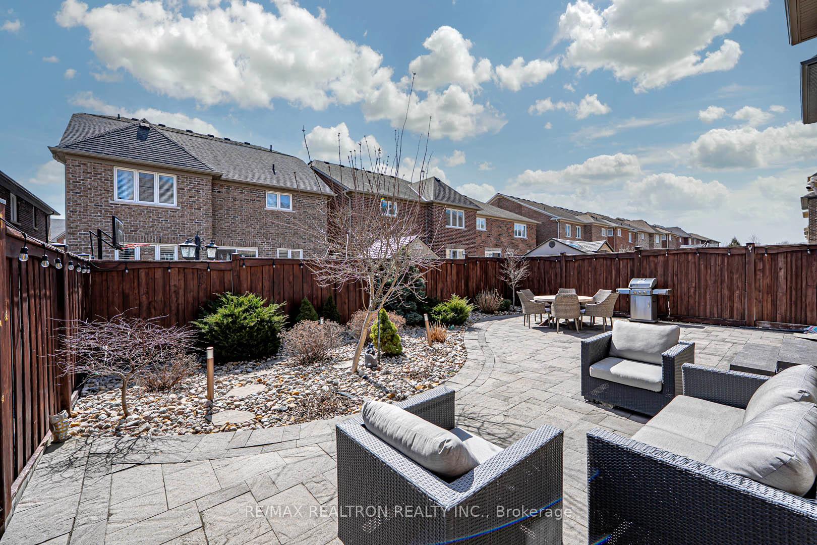 Photo 40 of 19 Duke Of Cornwall Drive, Markham, Victoria Square — HOMEH