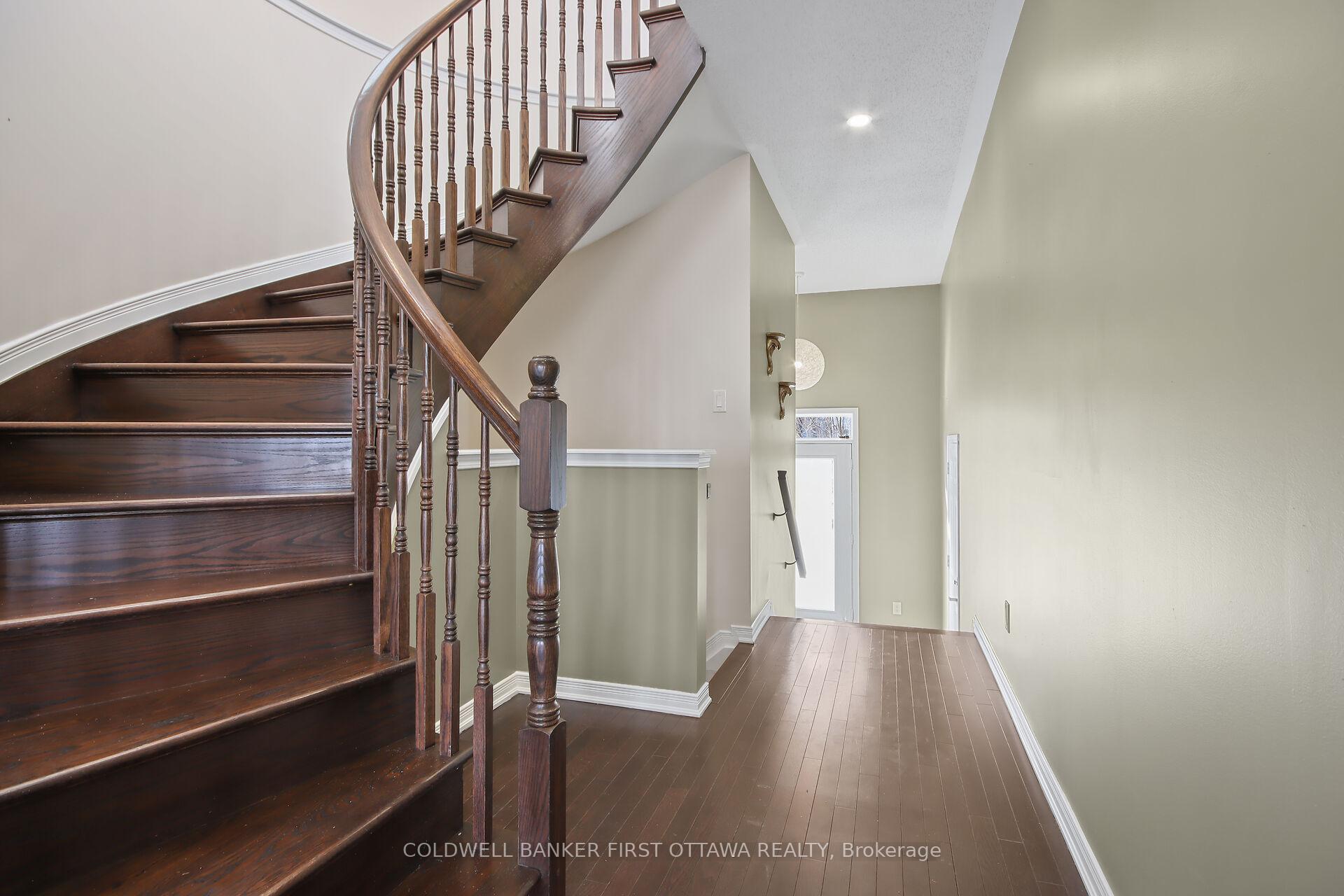 Photo 2 of 559 Radiant Private Point, Ottawa, Kanata - Emerald Meadows/Trailwest — HOMEH