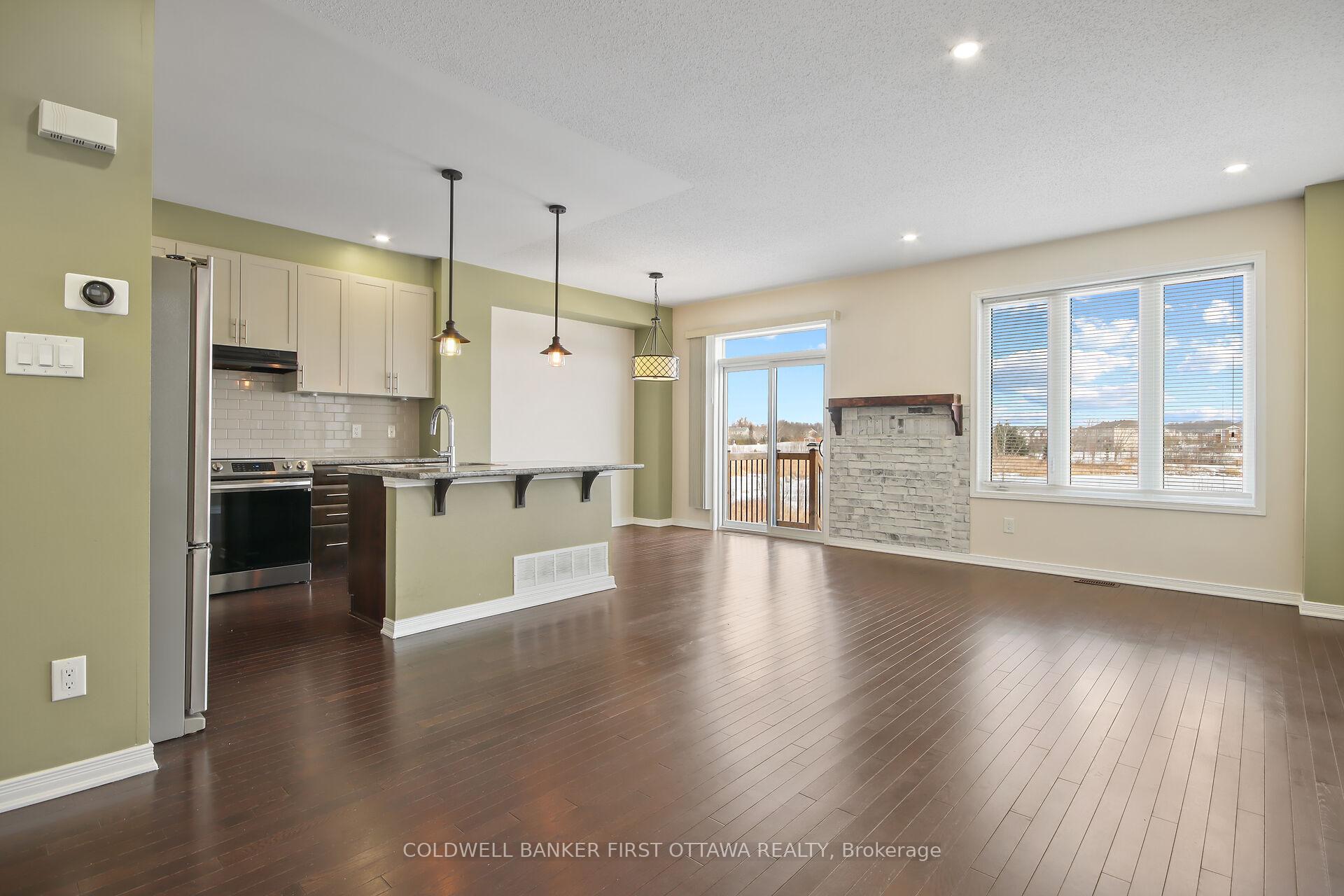 Photo 3 of 559 Radiant Private Point, Ottawa, Kanata - Emerald Meadows/Trailwest — HOMEH