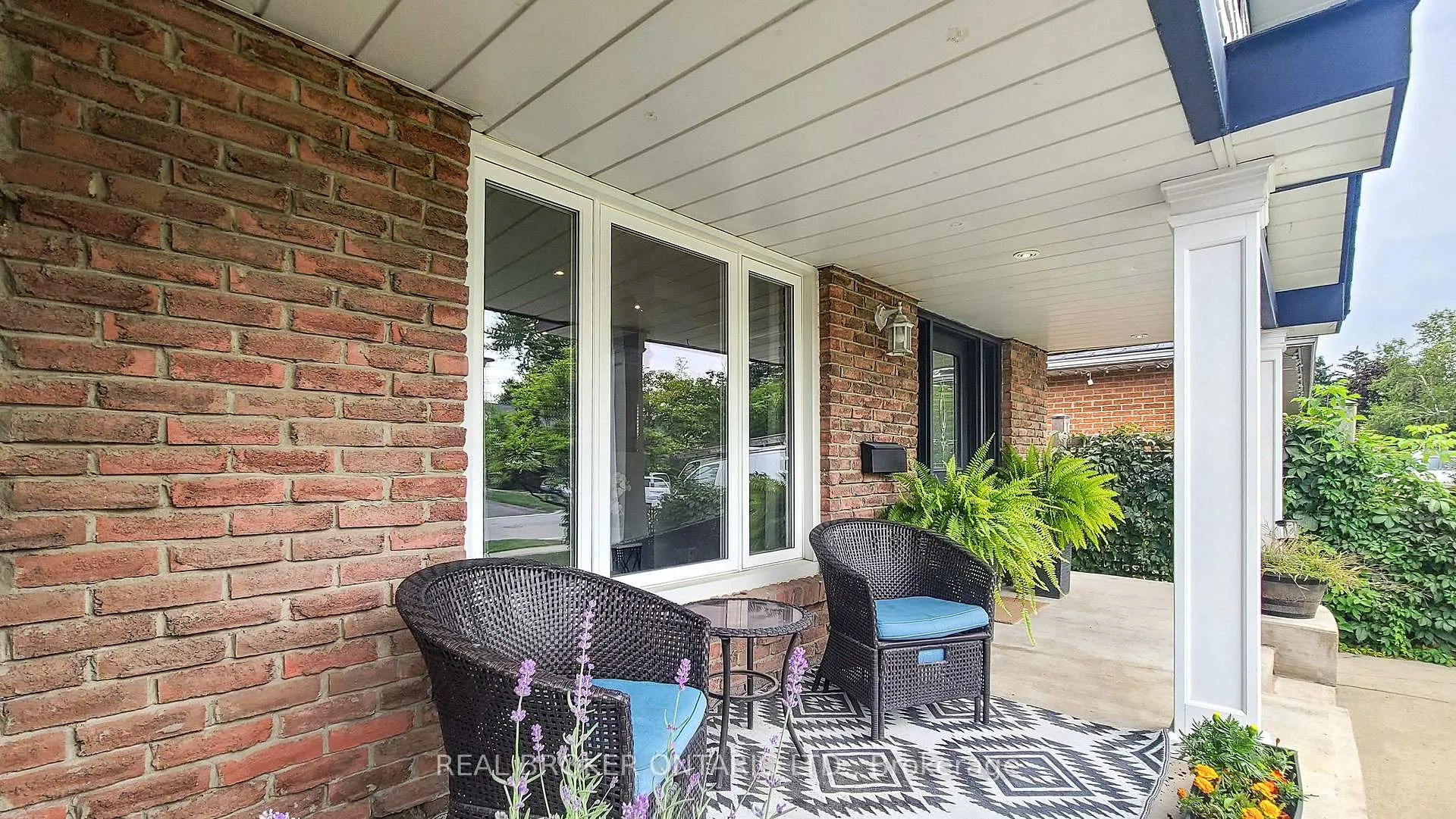 Photo 3 of 729 Willow Avenue, Milton, Dorset Park — HOMEH