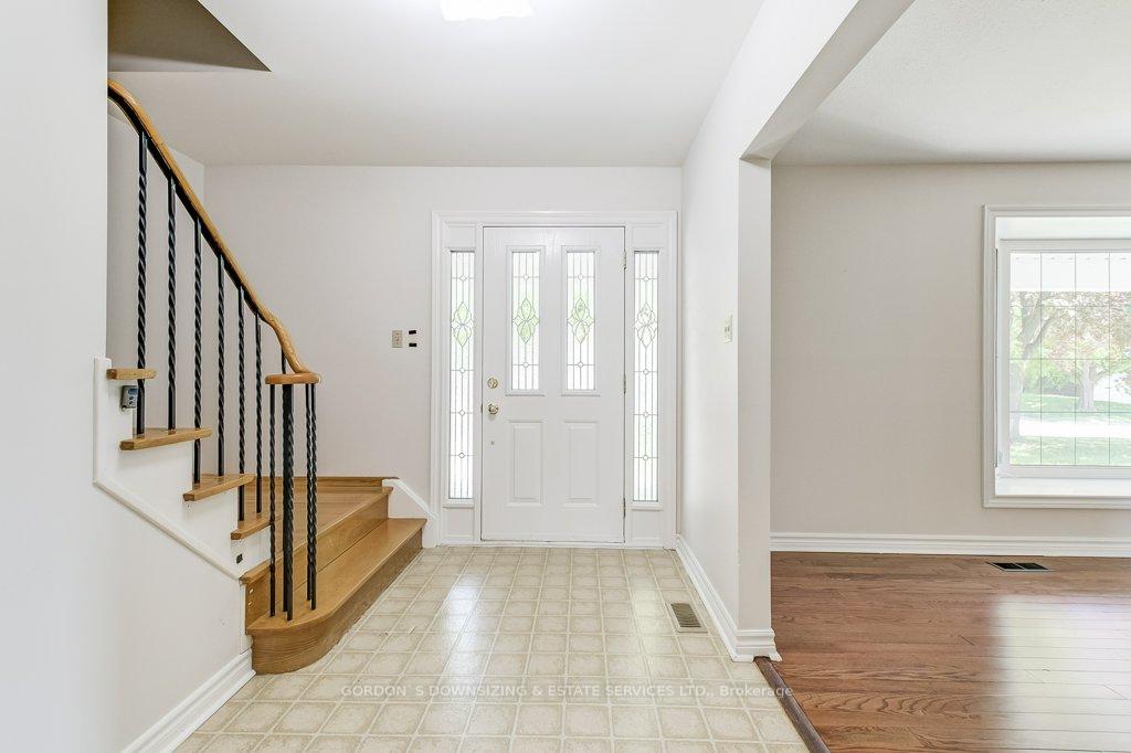 Photo 4 of 71 Walkerton Drive, Markham, Markham Village — HOMEH