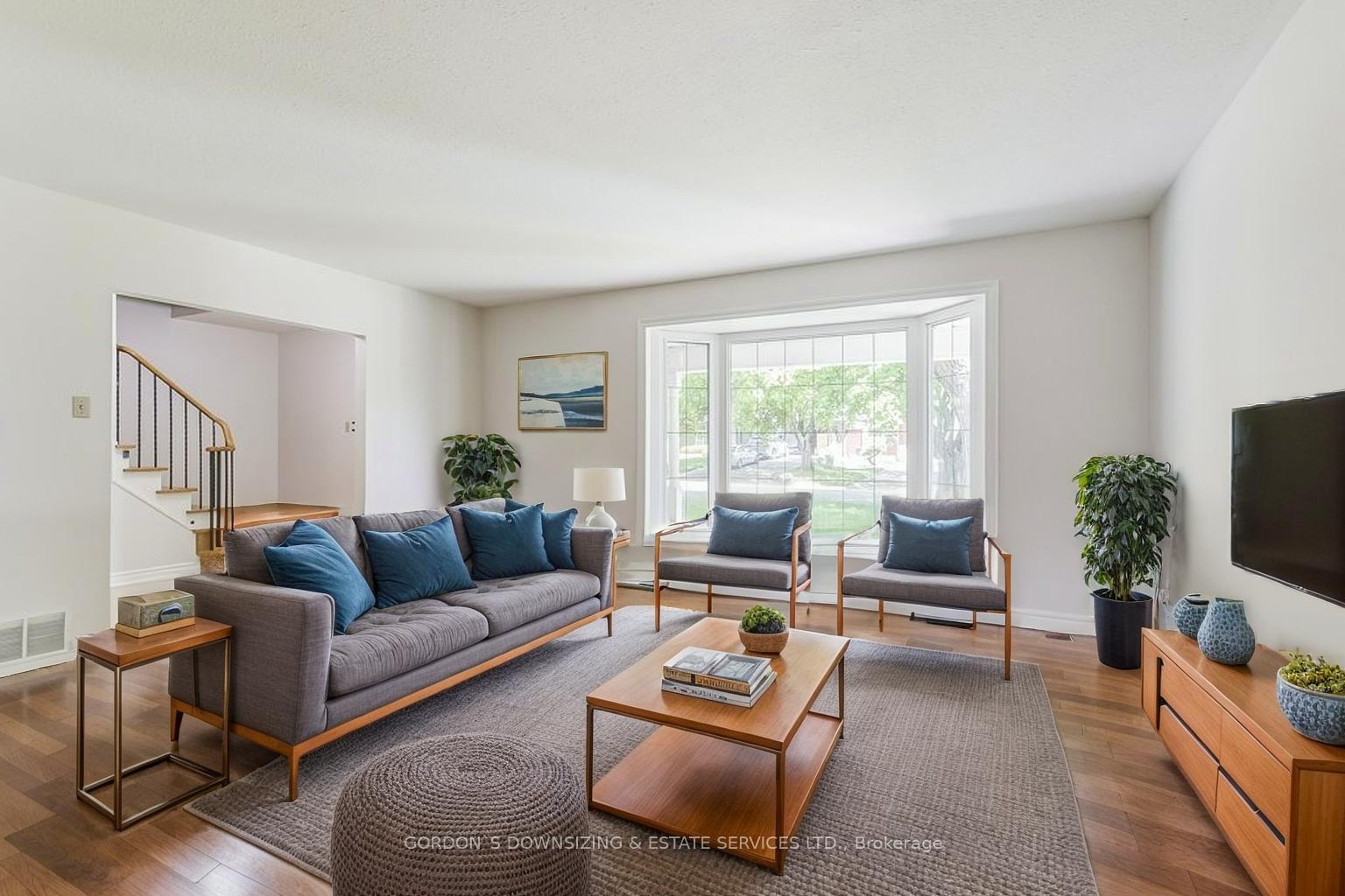Photo 6 of 71 Walkerton Drive, Markham, Markham Village — HOMEH