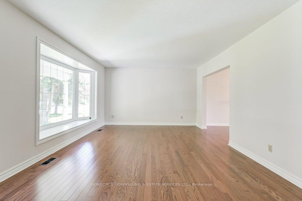Photo 7 of 71 Walkerton Drive, Markham, Markham Village — HOMEH