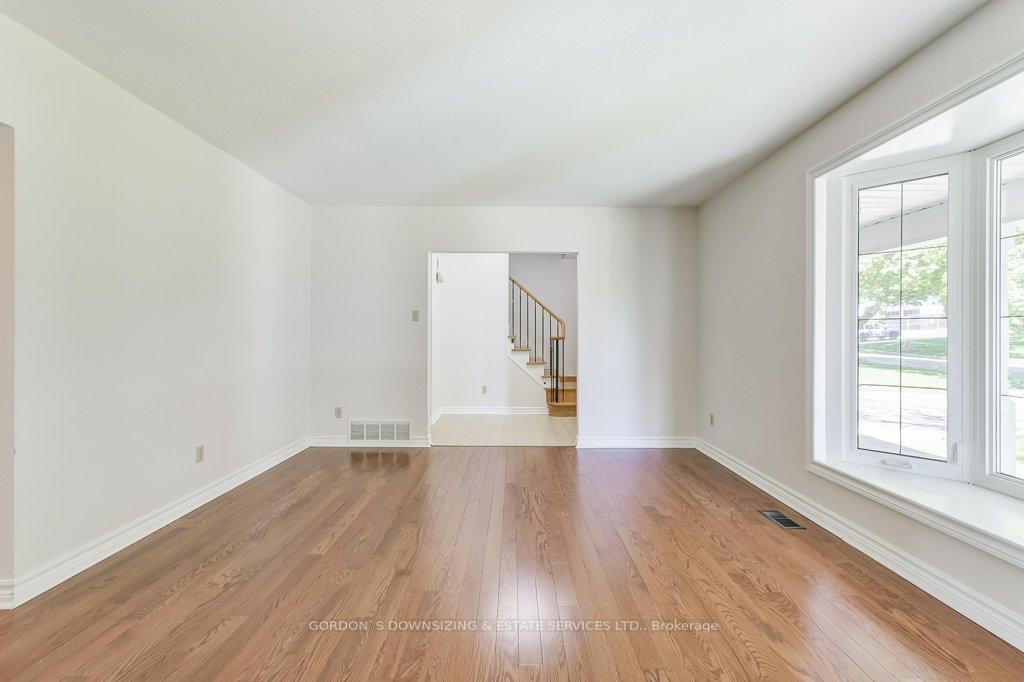 Photo 8 of 71 Walkerton Drive, Markham, Markham Village — HOMEH
