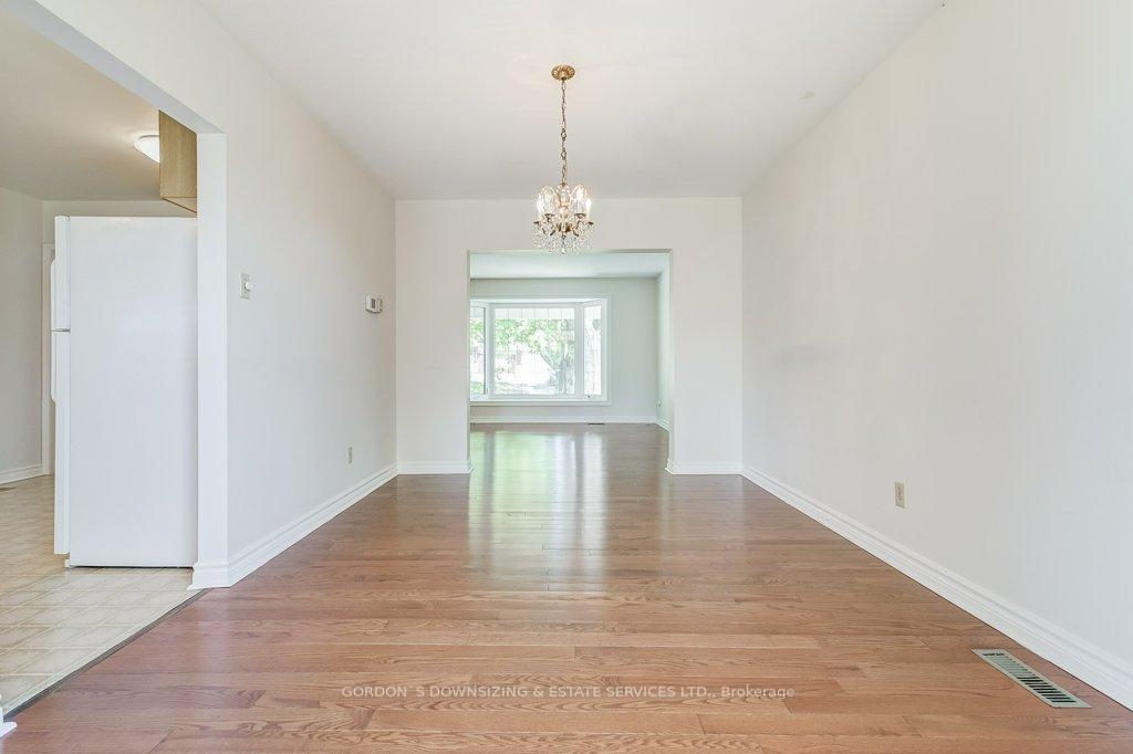 Photo 10 of 71 Walkerton Drive, Markham, Markham Village — HOMEH