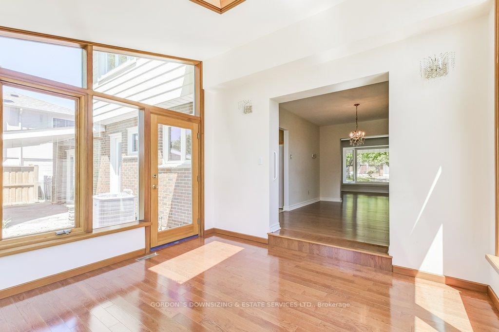 Photo 12 of 71 Walkerton Drive, Markham, Markham Village — HOMEH