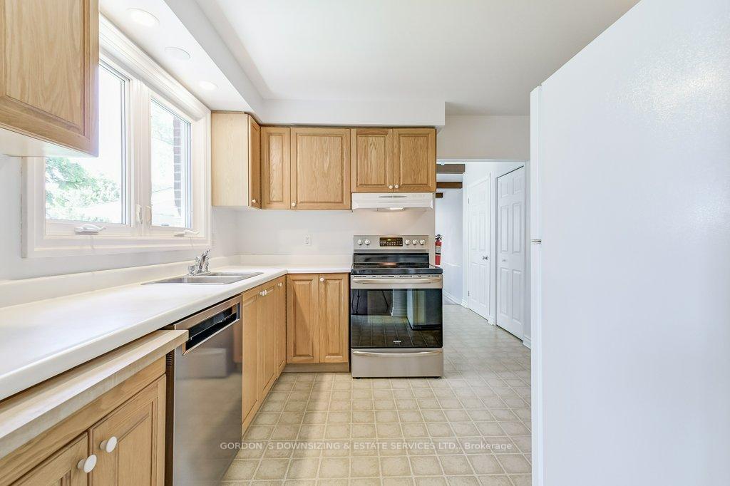 Photo 15 of 71 Walkerton Drive, Markham, Markham Village — HOMEH